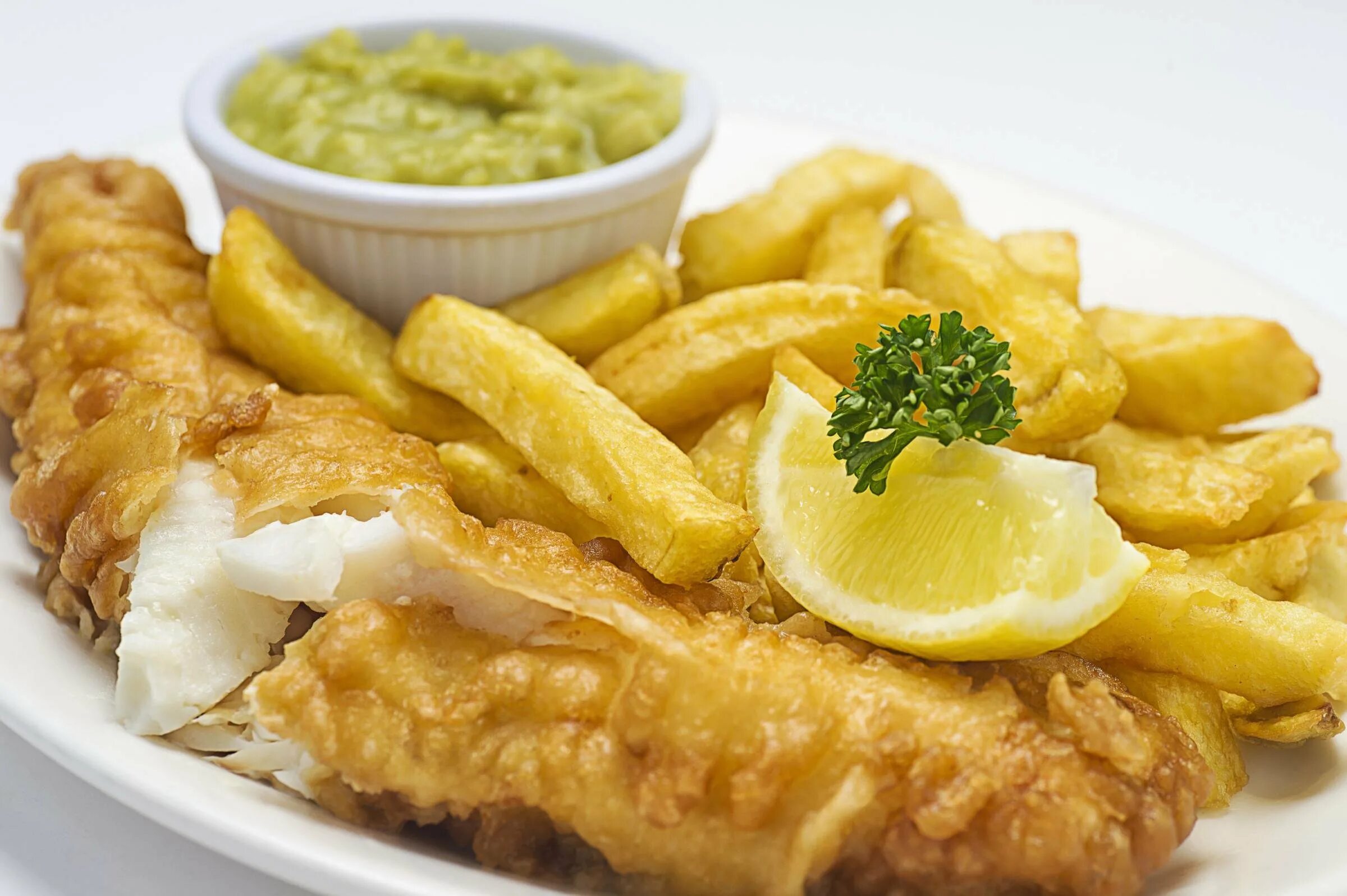 Fish and Chips. Фиш энд чипс Британия. Английское блюдо Фиш энд чипс. Треска Фиш энд чипс. Рыба в британии