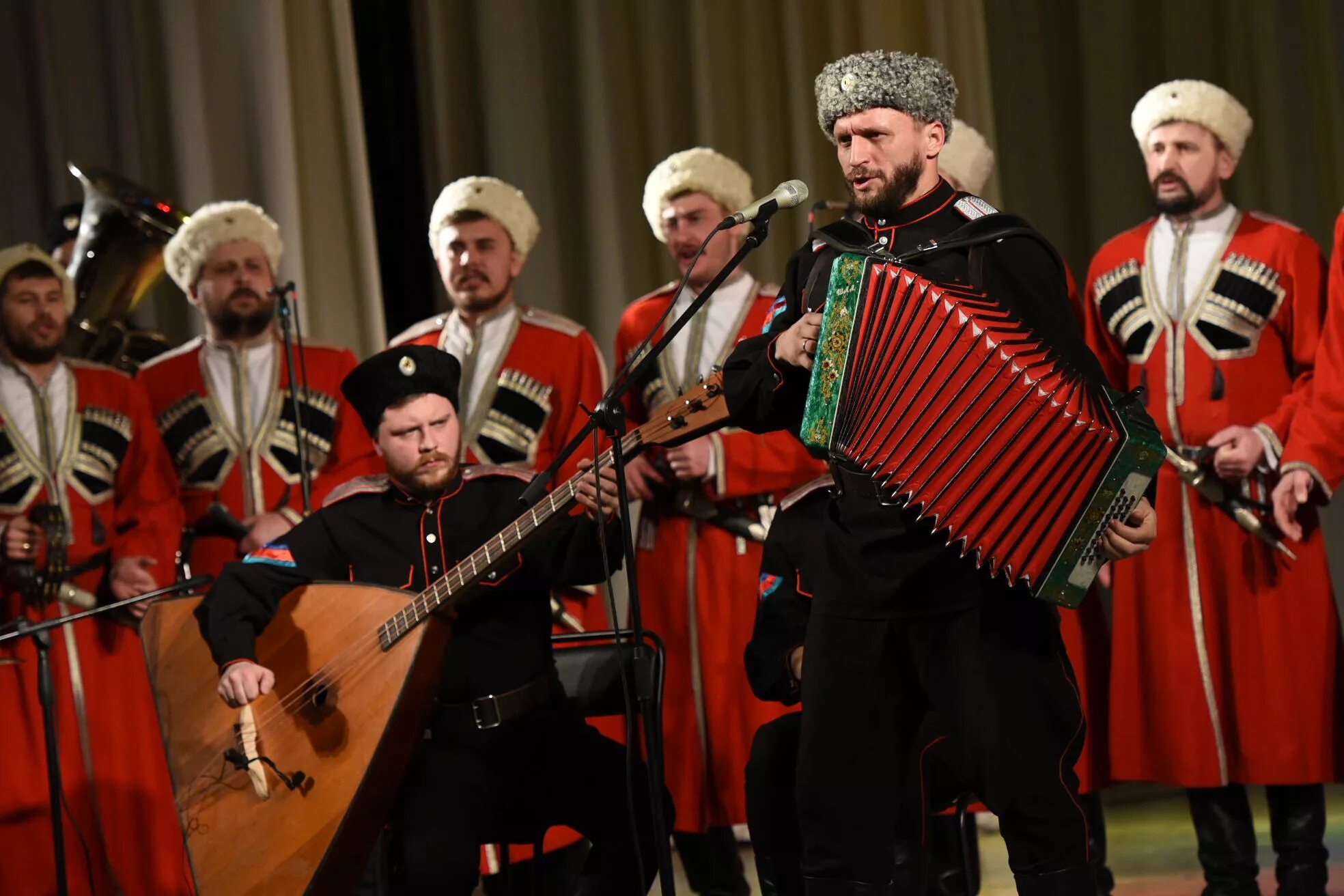 Песни российских казаков. Кубанский казачий хор. Группа Кубанский казачий хор. Кубанский казачий хор ККХ. Кубанский казачий хор концерт.