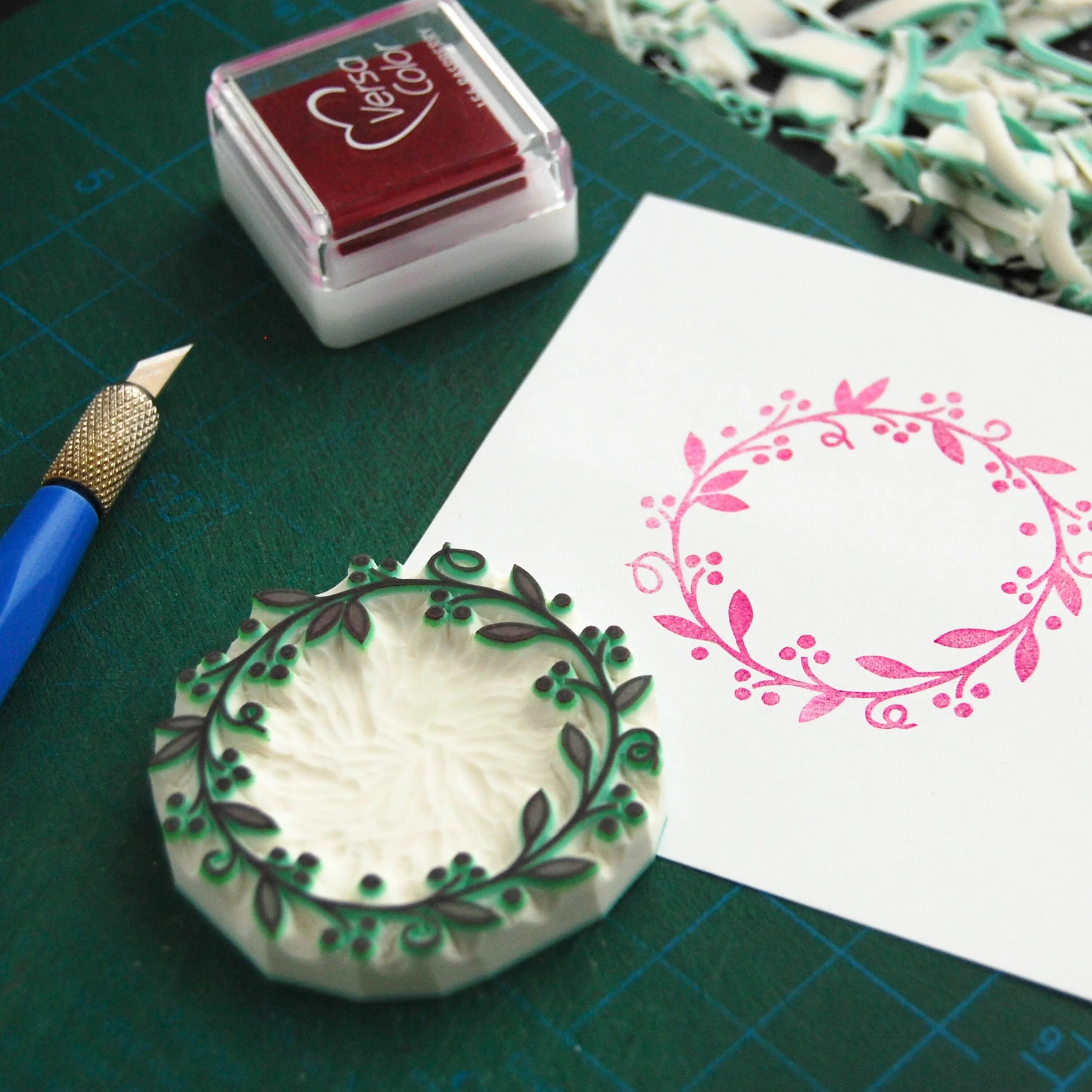 Трафарет кружево на ногти. Скрапбукинг трафареты. Трафаретная набойка по ткани. Трафарет для рисунка на ткани. Штампинг на ткани.