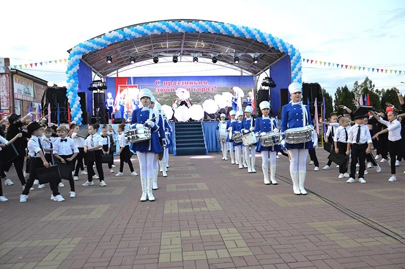 Прогноз погоды семикаракорск на 14. Талалаев Семикаракорск. Семикаракорск центр города. Глава Семикаракорского района Ростовской области. Городская администрация Семикаракорска.