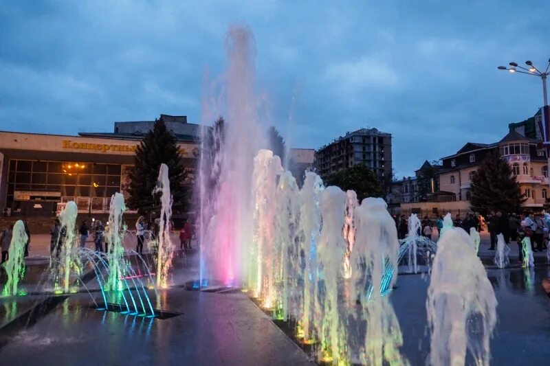 Ессентуки минеральные воды санаторий. Ессентуки курортный парк фонтаны. Грязелечебница ессентуки курортный парк. Ессентуки открыты. Плаза ессентуки.