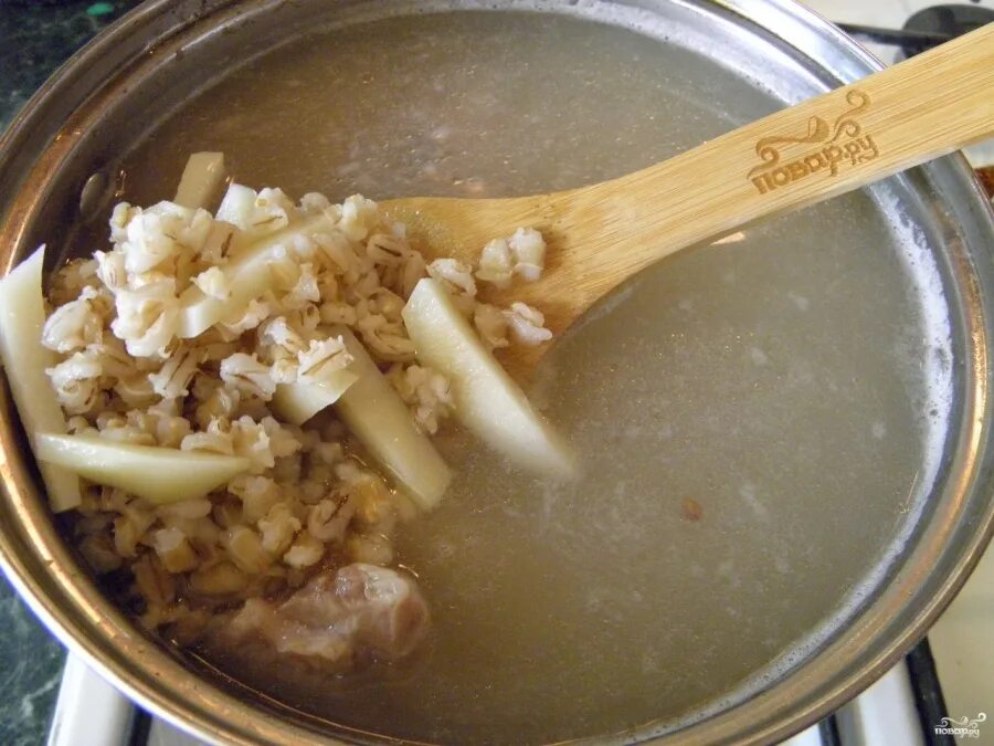 Как варить перловку для рассольника. Варка рассольника. перловка на мясном бульоне. рубец с перловкой и солеными огурцами. как сварить рассольник с перловкой.