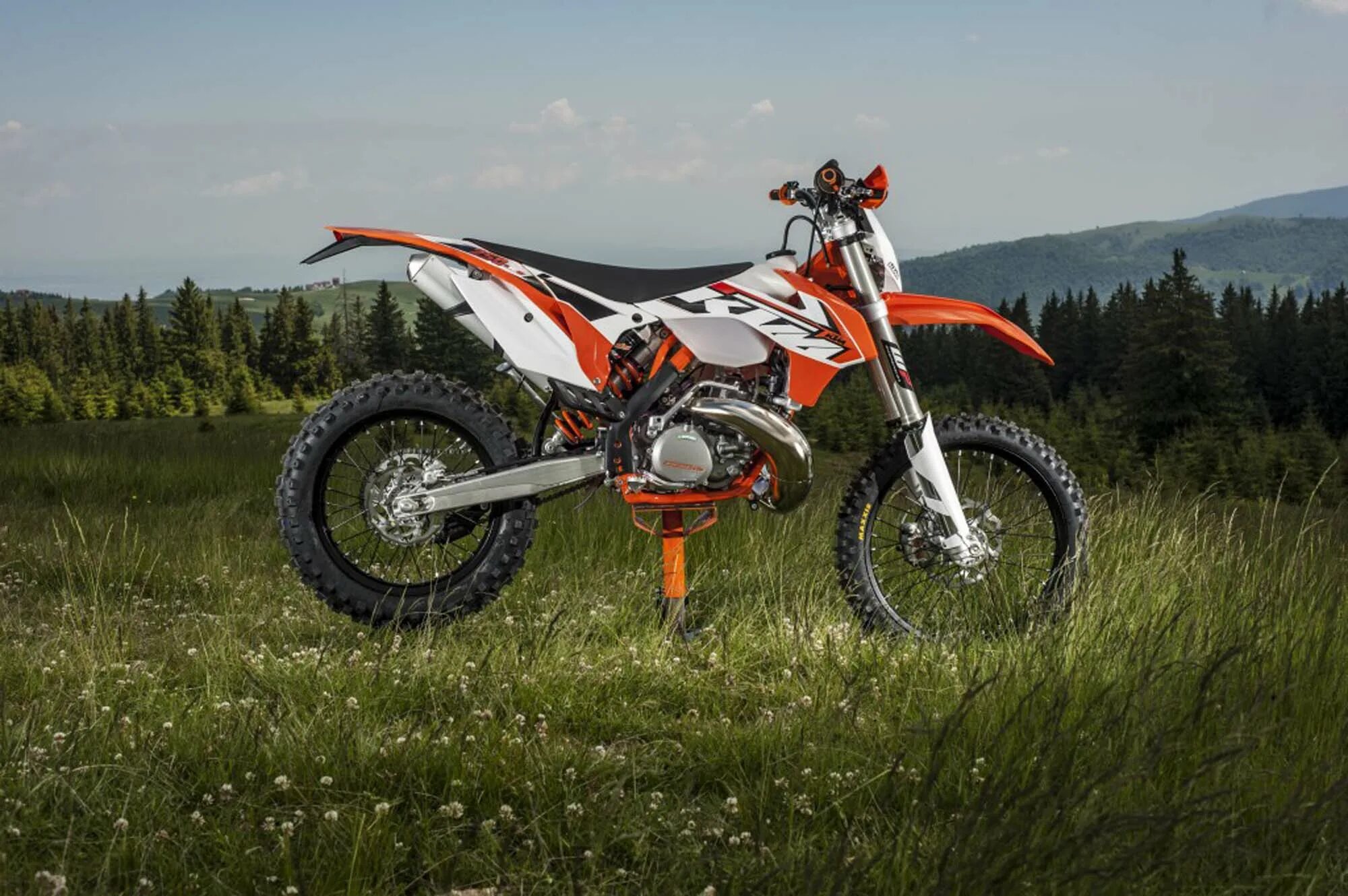 Мотоцикл эндуро фото. КТМ 250 эндуро. КТМ EXC 300. Мотоцикл KTM Enduro. КТМ Хард эндуро.