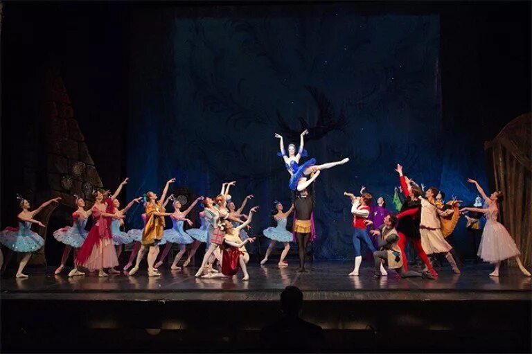 Синяя птица балет. Синяя птица балет. Театр наталии сац балет синяя птица спектакль. Синяя птица сац. Синяя синяя птица театр наций.