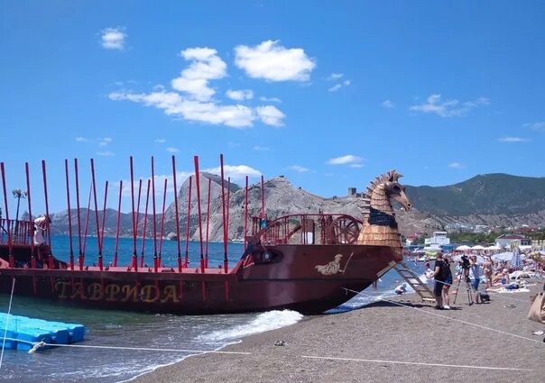 Ладья судак. Катер таврида судак. корабль таврида судак. теплоход таврида судак. стройка в судаке на набережной таврида.