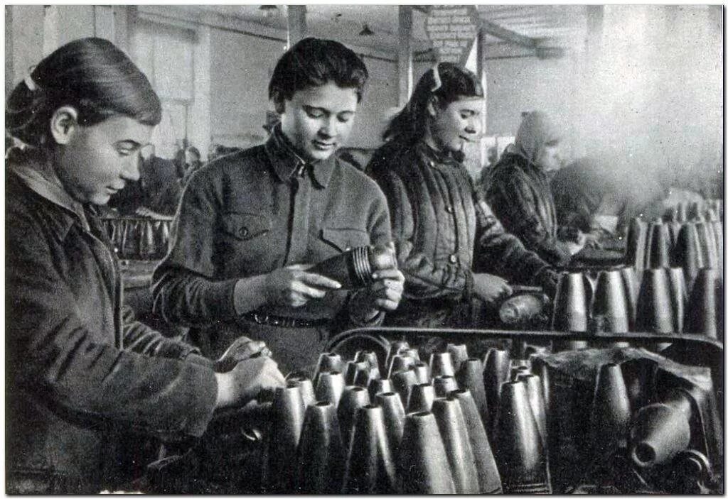Тыл в годы войны 1941-1945. Подвиг тружеников тыла в годы вов. Тыл в годы войны 1941-1945. Тыловики вов. Война 1941-1945 тыл.