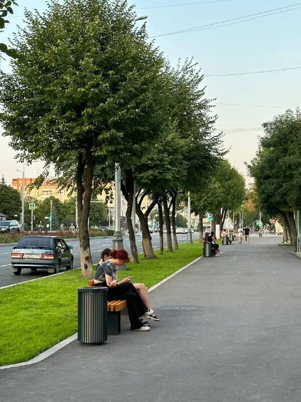 Авиацентр луганск. Луганск центр города. новый парк в центре луганска. луганск фотоцентр.