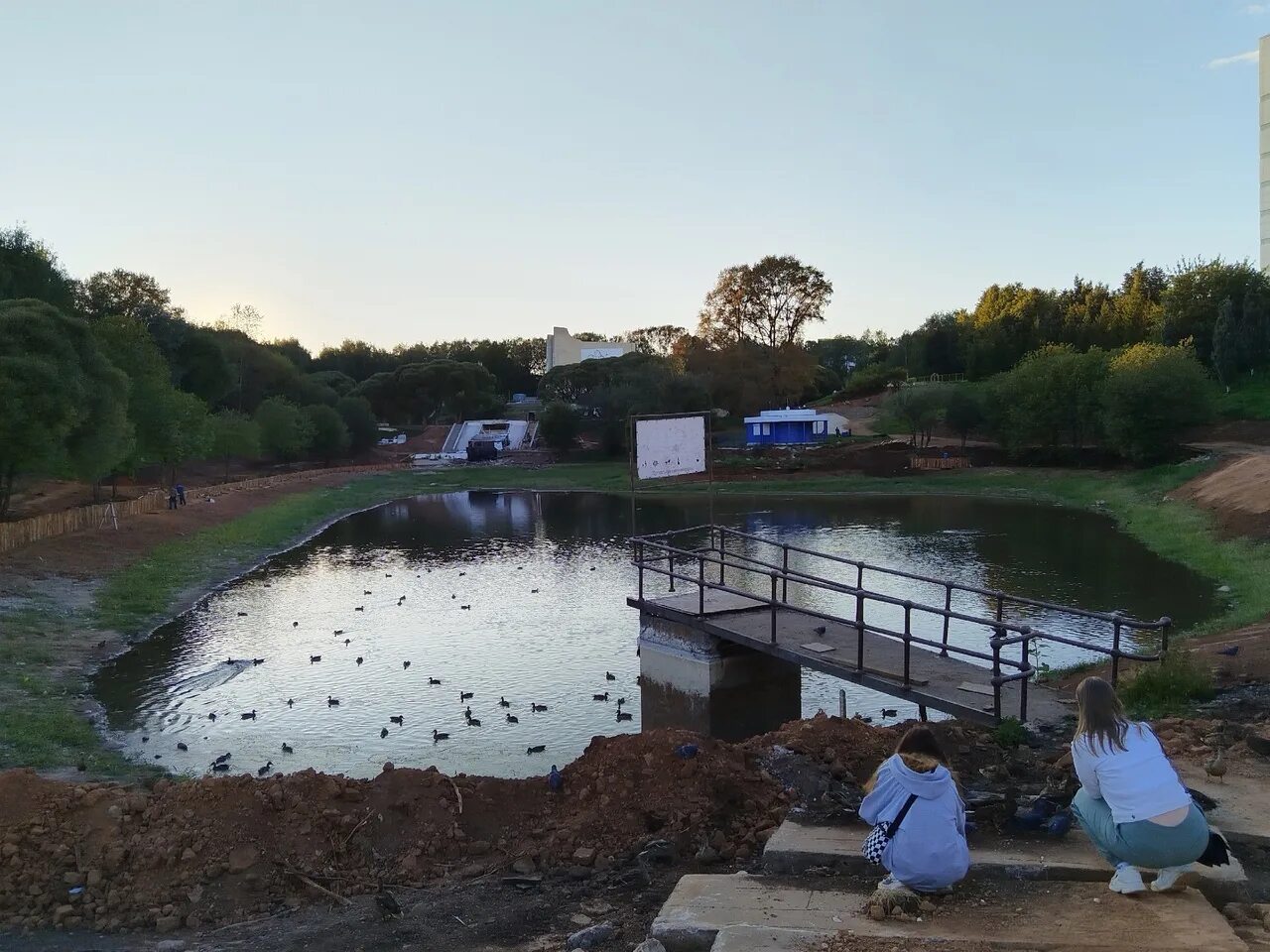 Район чистые пруды в кирове. Пруд в чистых прудах киров. Метроград киров площадка. Репинские пруды коломна. Жк репинские пруды киров.