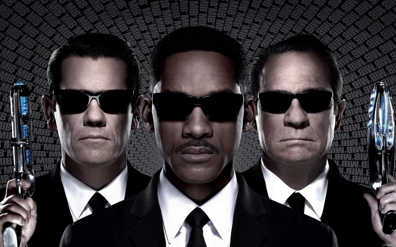 Сериал фбр келлан латс. Пирс броснан 007. Броснан 007. Пирс броснан джеймс бонд. Самый крутой агент.