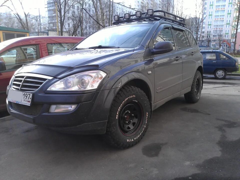 Санг енг рекстон 2 купить. SSANGYONG Kyron 1054787. Санг енг Кайрон Винтер эдишн 2012. Санг енг Кайрон на 19 колесах.