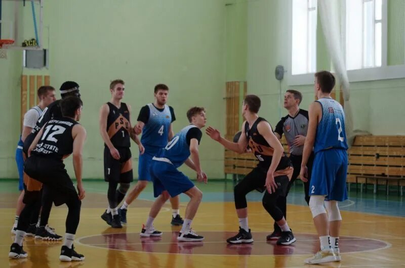 Пгуас пенза спортзал. Пгу пенза спортсмены. Институт физической культуры оренбург. Пгу спорт. Пгуас спортзал.
