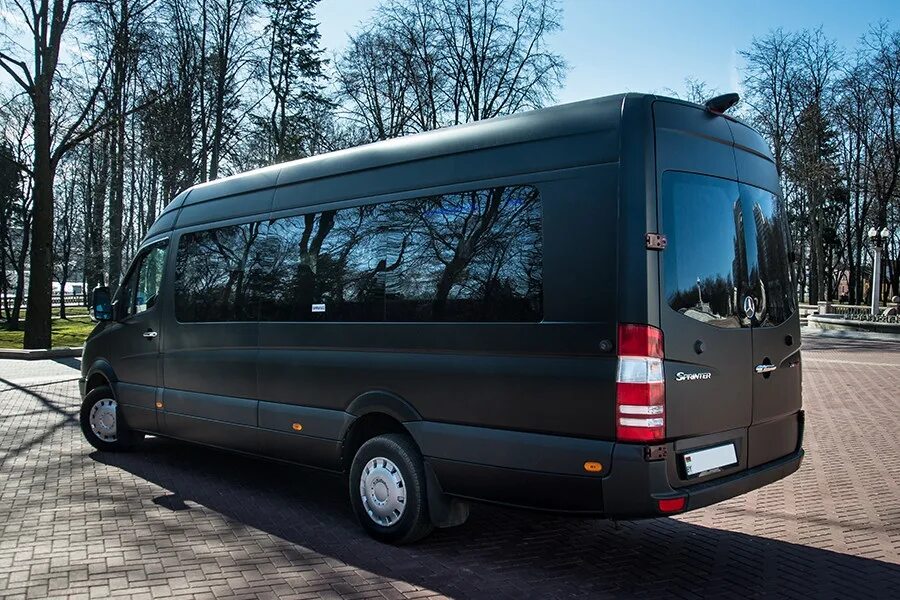 Микроавтобус на 21 человек. Белый mercedes sprinter tourist 18. Мерседес бенц спринтер 20 мест. Mercedes-benz sprinter. Микроавтобус мерседес бенц 19 мест.