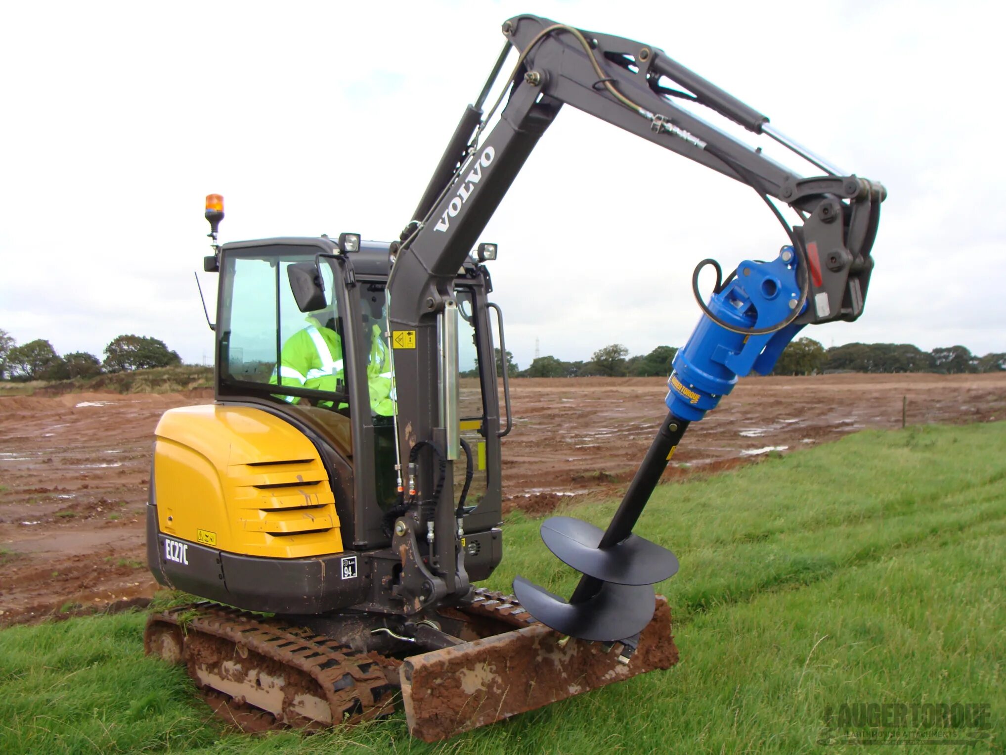 Гидравлический бур JCB earthdrill 6000. Мини экскаватор 2500 кг. Мини экскаватор с буром.