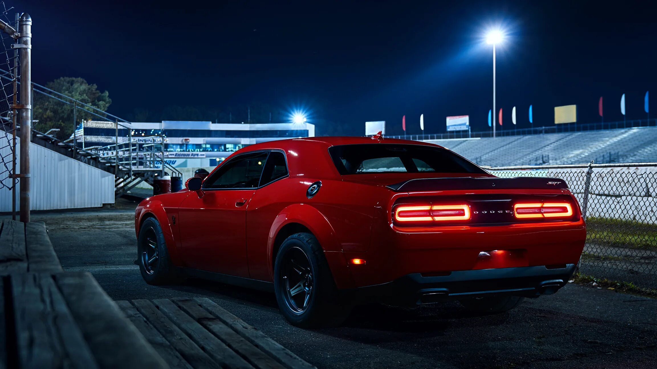 Dodge challenger demon характеристики. Додж челленджер демон. додж челенжер срт демон. додж чарджер srt demon. додж чарджер демон.