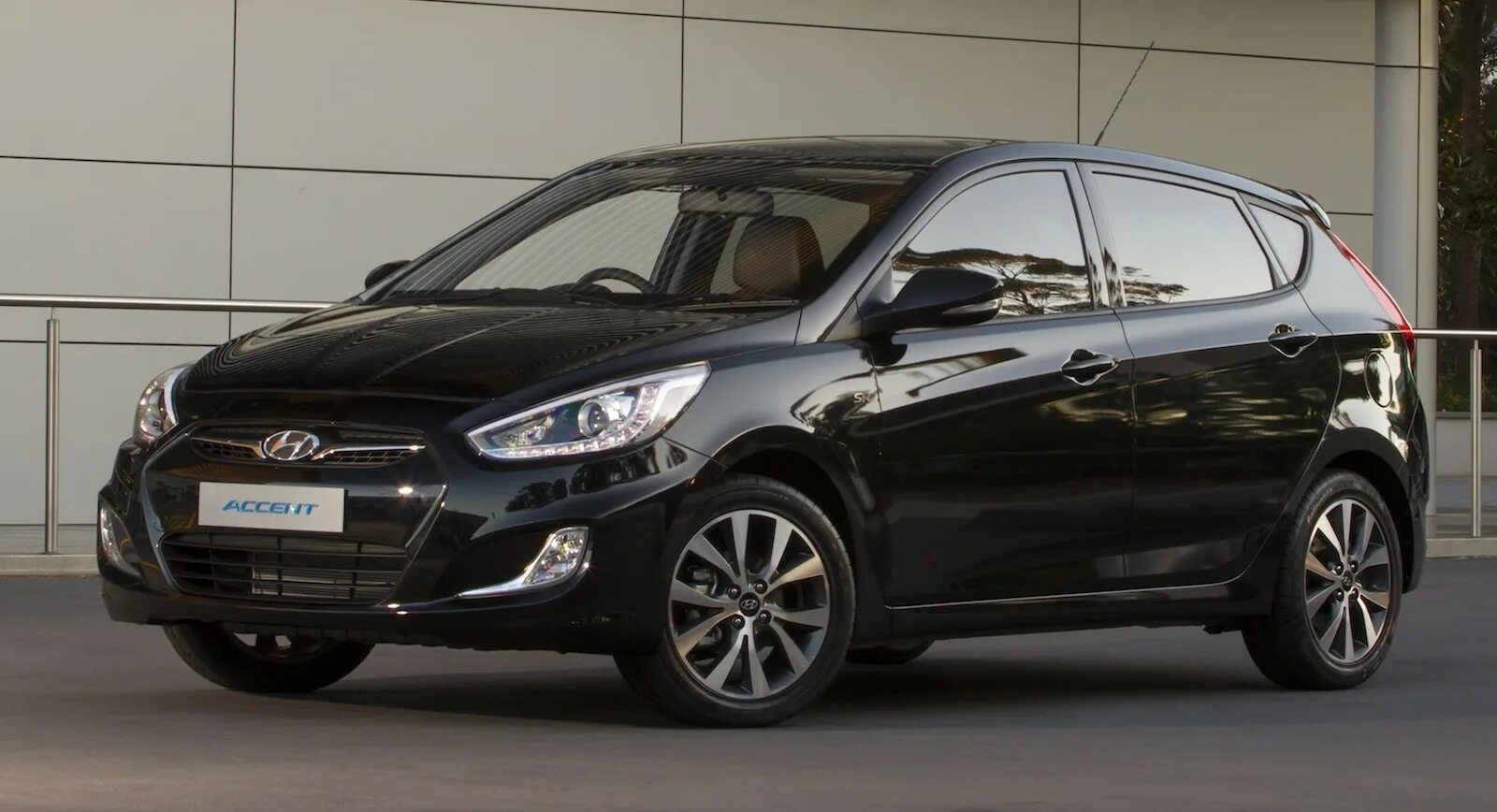 Хендай хэтчбек автомат. Hyundai Solaris Hatchback 2012. Hyundai Solaris Hatchback 2013. Solaris 2013 хэтчбек. Hyundai Solaris 2012 хэтчбек.