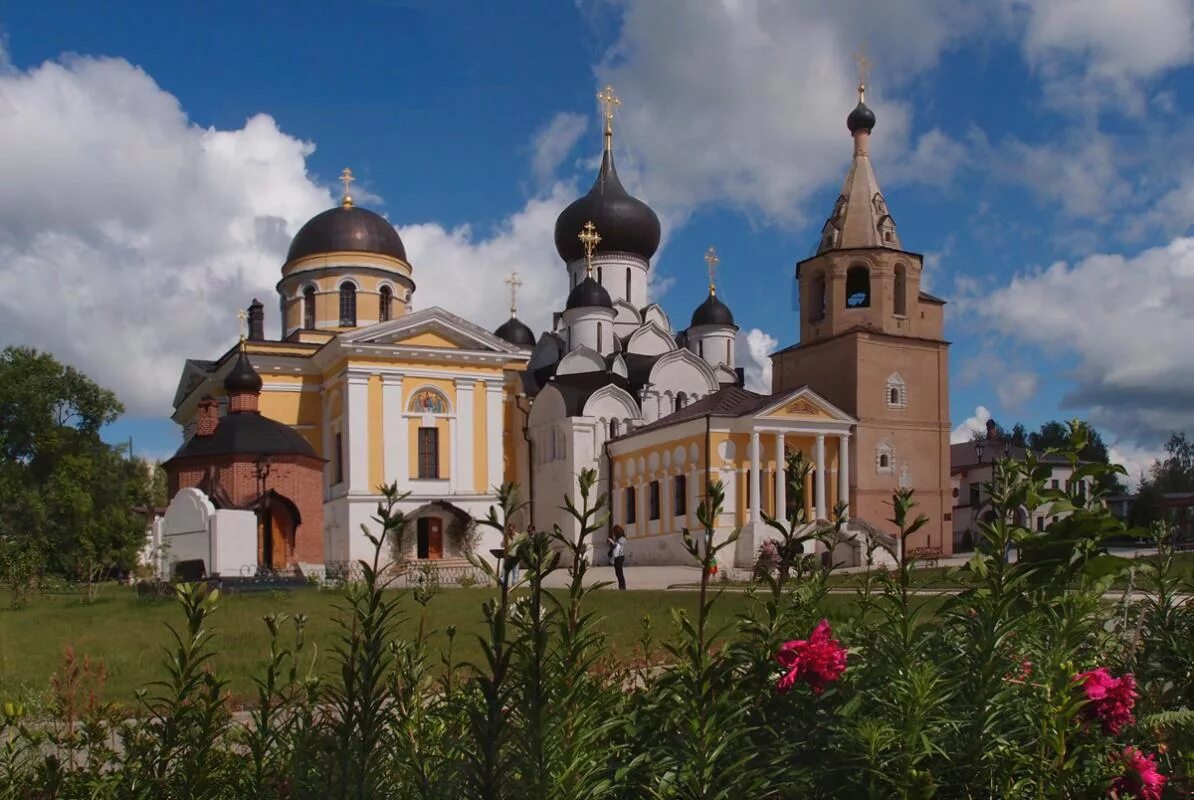 Старица монастырь. Успенский собор старицкого монастыря. собор успенского монастыря в старице. собор успения пресвятой богородицы, успенский монастырь в старице. троицкий храм старицкого монастыря.