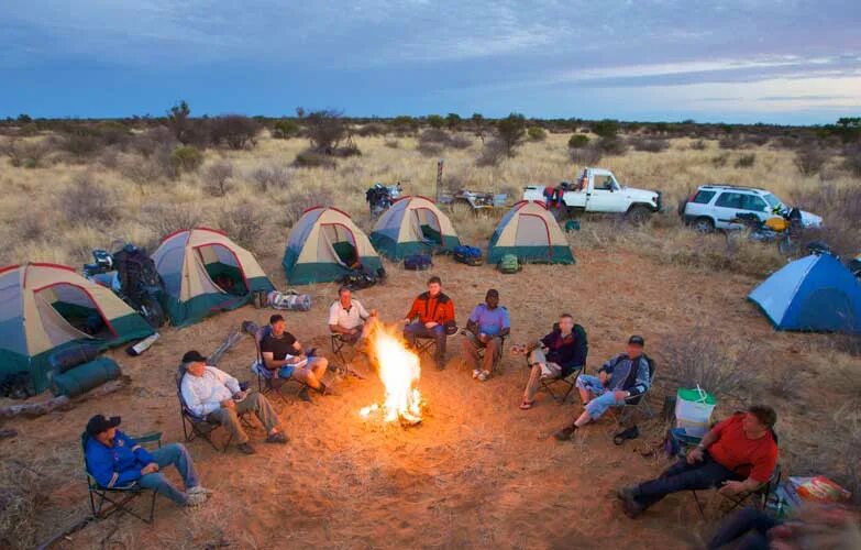 Camping is fun. Палаточный лагерь приколы. Палаточный лагерь Мем. Кемпинг юмор. Лучше чем в санном клубе.