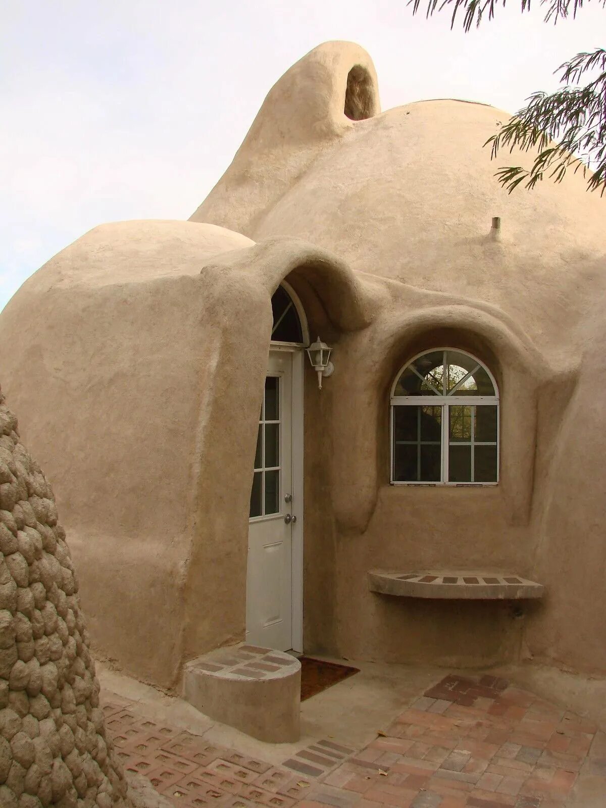 Глиняный дом. Саманный ЭКОДОМ. Глинобитный дом в Узбекистане. Глинобитные стены. ЭКОДОМ из глины.