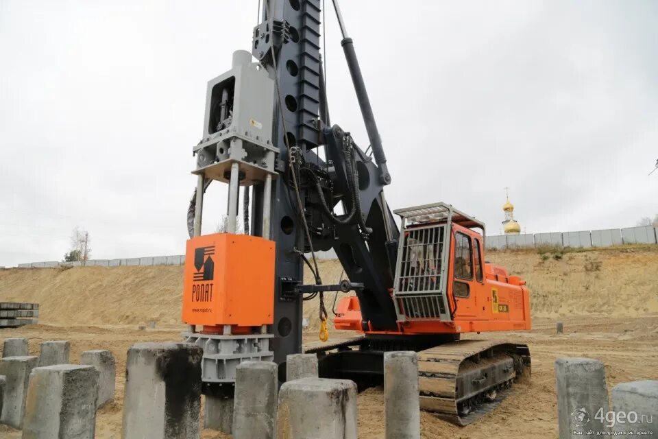 Сваебойный агрегат (погружение свай l-14м) птс. Гусеничный копер сп-49. Сваебойная машина либхер 100. Копёр гусеничный сп-49 рн. Сваебой копер сп-49.