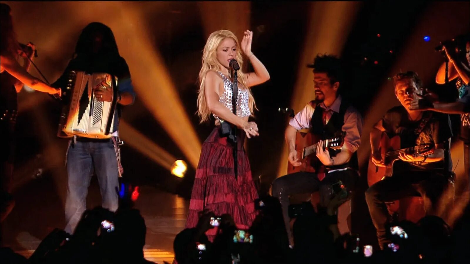 Shakira Live 8 2005. Shakira - Live from Paris (2011). Shakira концерт.