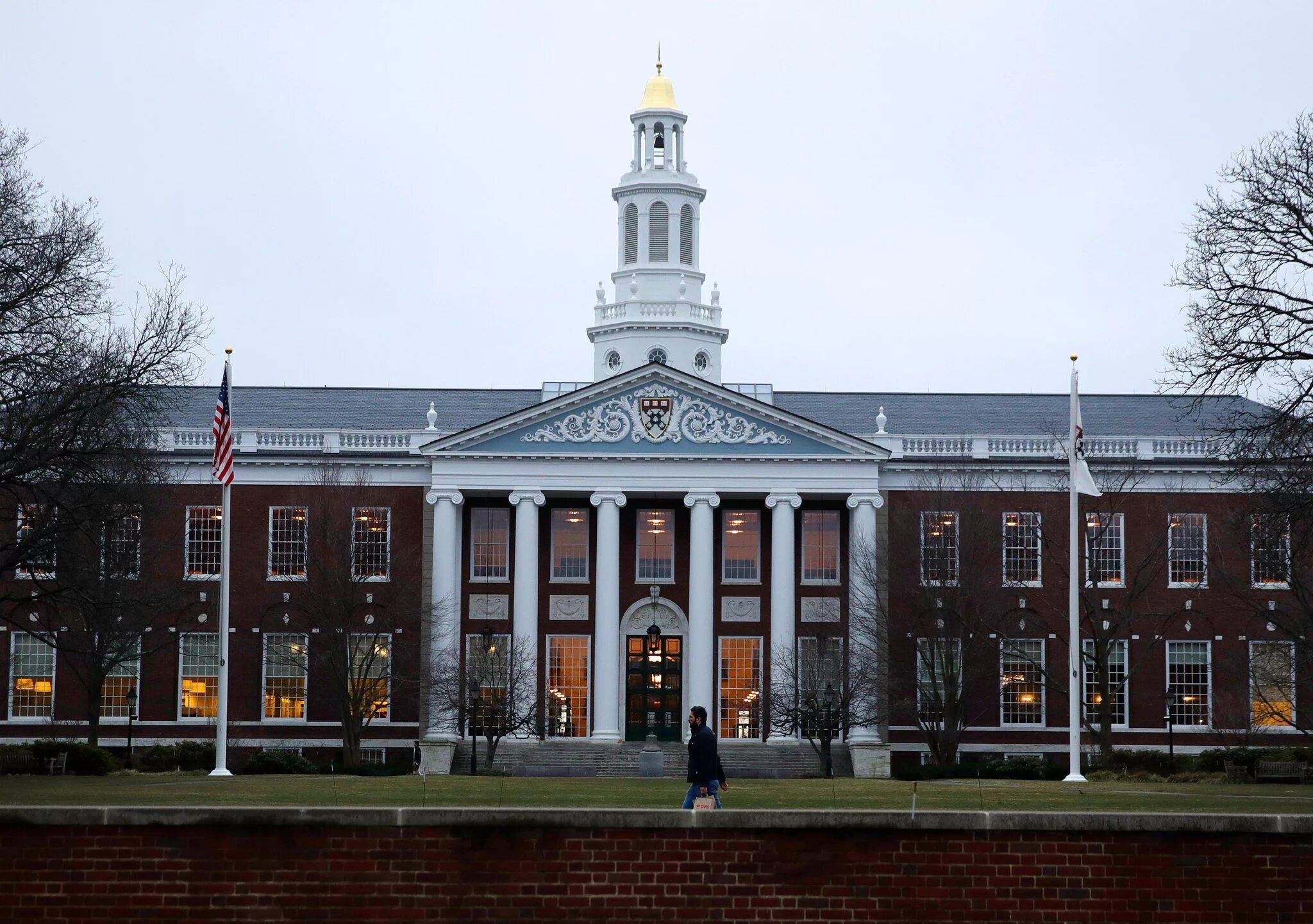 University picture. Гарвардский университет (Harvard University). Институт Гарвард в США. Гарвардский университет США Бостон. Гарвард здание.