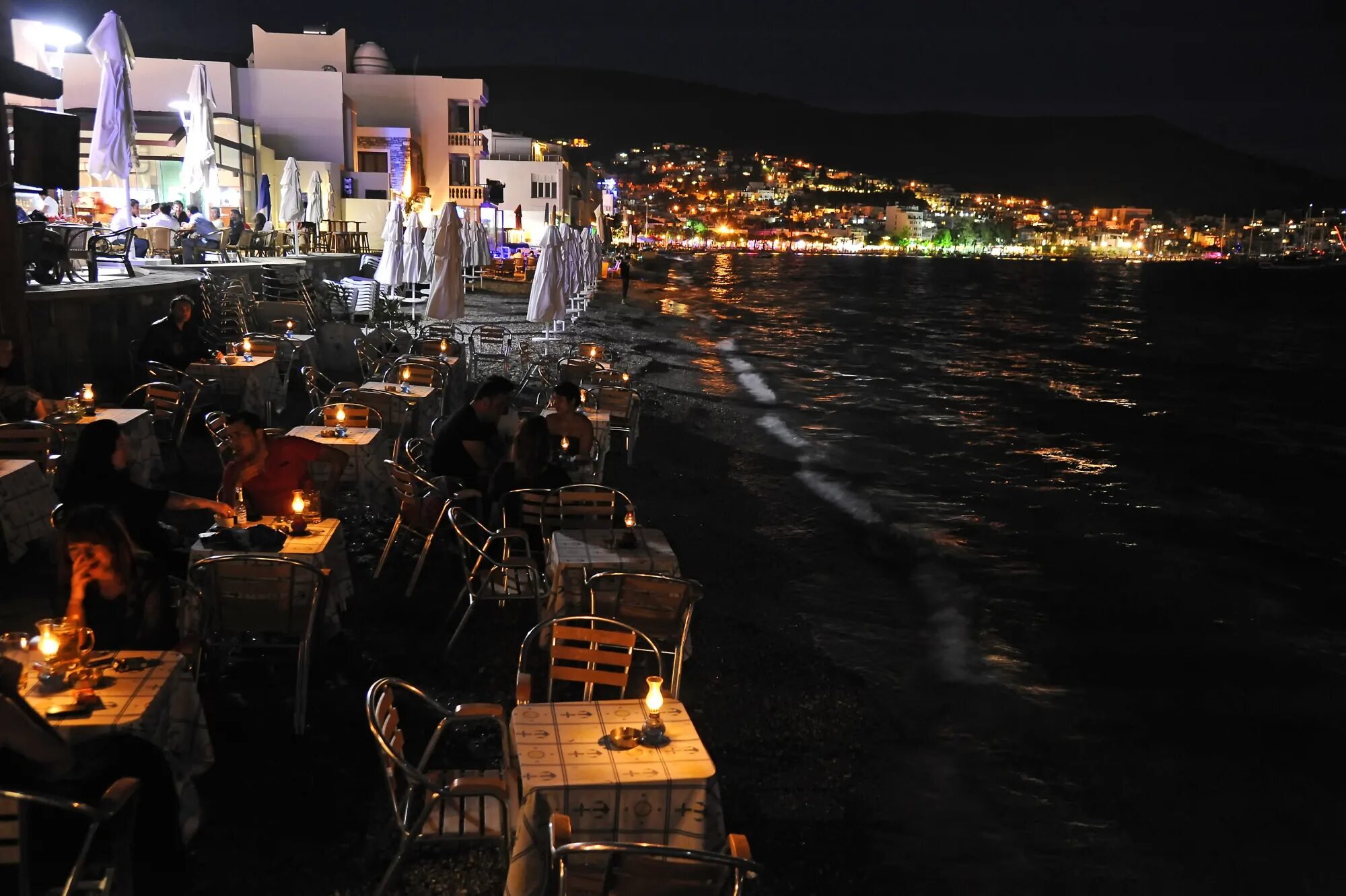 Macakizi bodrum 5*. Гюмбет турция. Гюмбет набережная. Кемер турция город ночной. Турецкий город бодрум.