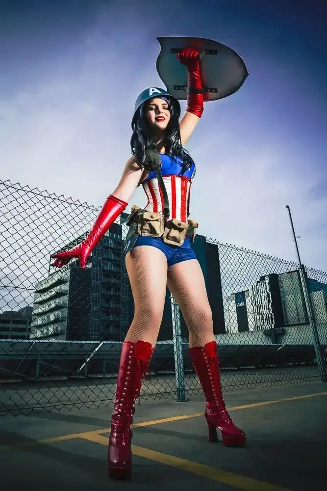 Marvel models. Капитан Америка Rule 63. American Cosplay girl. America chaves Cosplay.