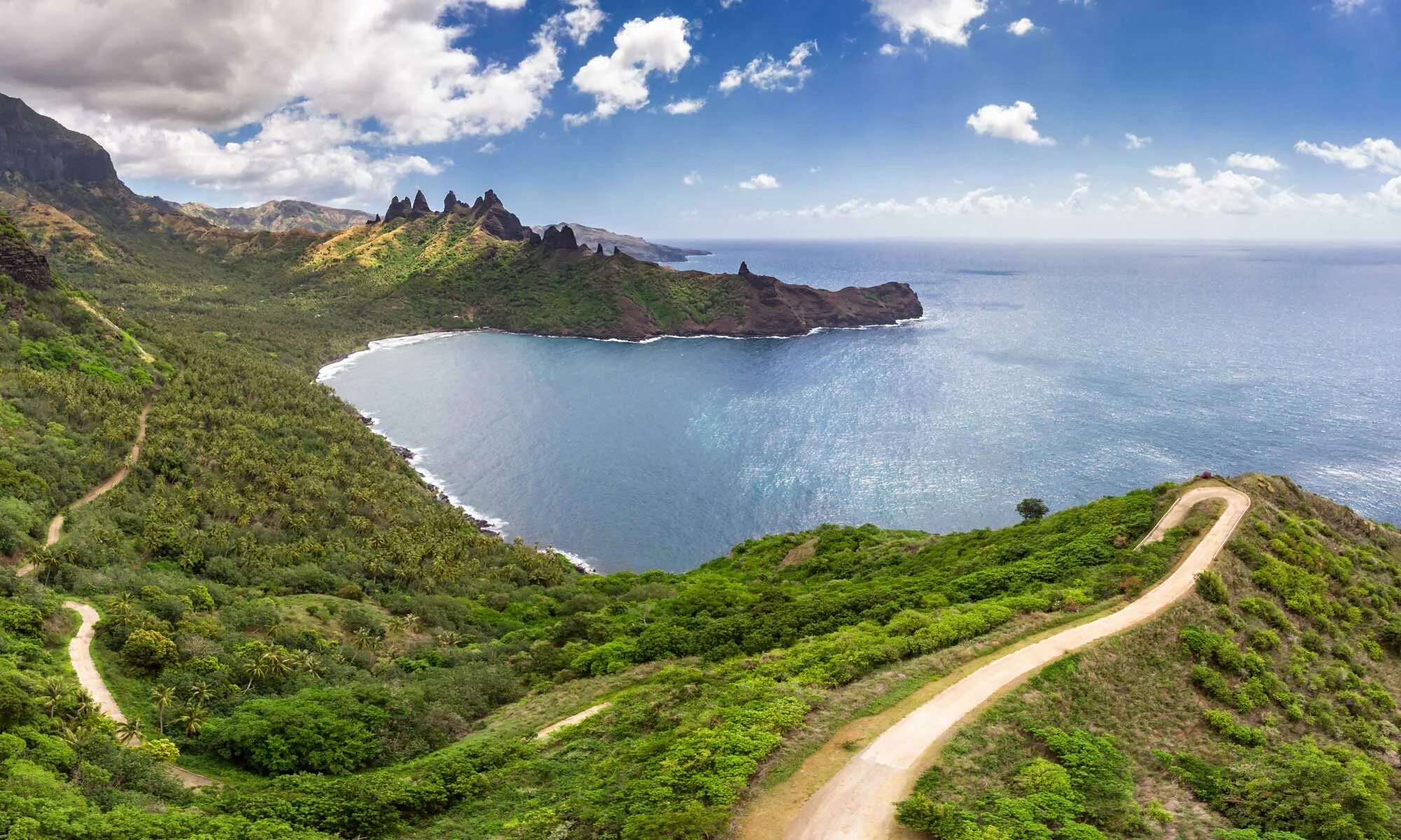 Island travels. Хива-ОА Маркизские острова. Эната Маркизские острова. Климат Маркизских островов. Маркизские острова, рельеф.