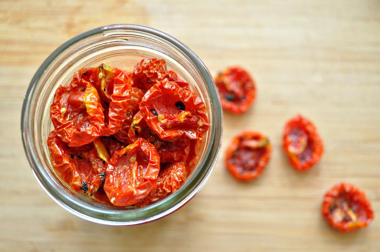 Копченые томаты. Вяленые помидоры черри. Sundried Tomatoes томаты вяленые. Лазерсон вяленые помидоры. Вяленые томаты Fresh food.