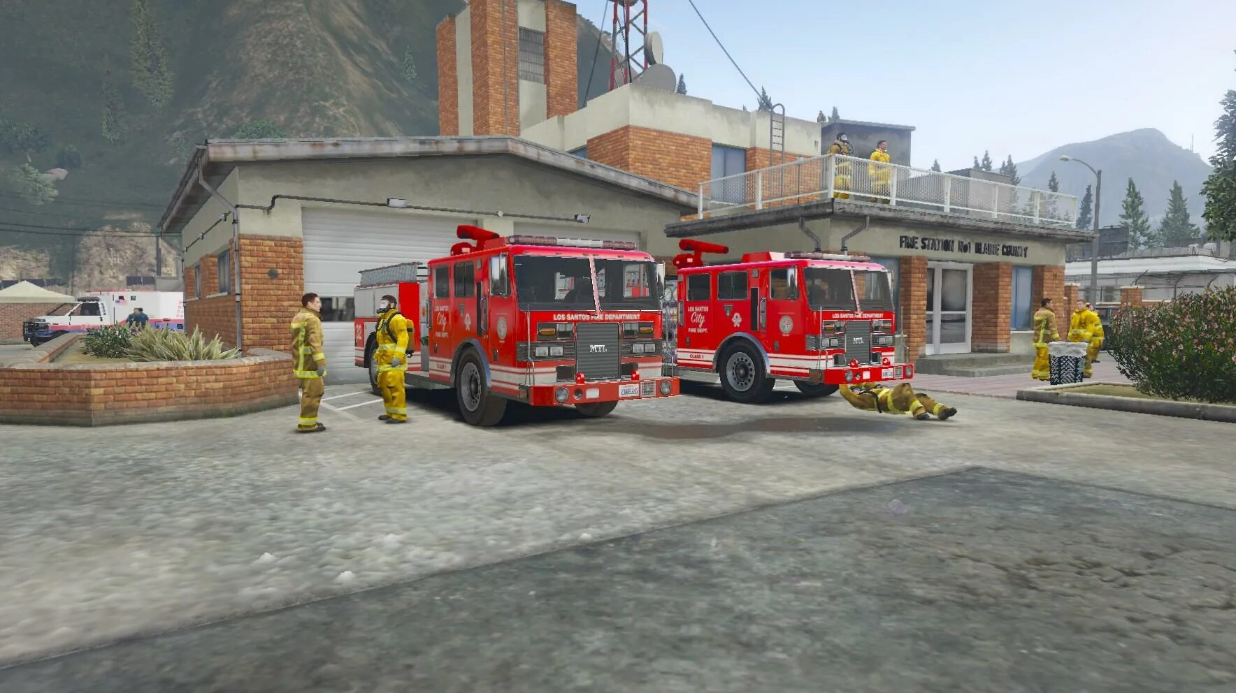 Гта 5 пожарная машина. GTA 5 пожарная станция. ГТА 5 пожарные. Fire Station GTA 5. Пожарная часть в ГТА 5.