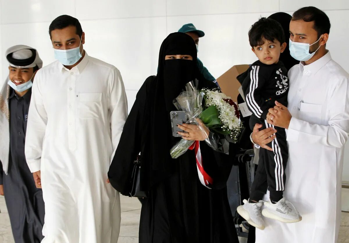 В аравии увидели ли луну саудовской сегодня. Саудовская Аравия свадьба. ""Свадебные традиции в Саудовской Аравии". Саудовская Аравия семья. Мальчишник в Саудовской Аравии.
