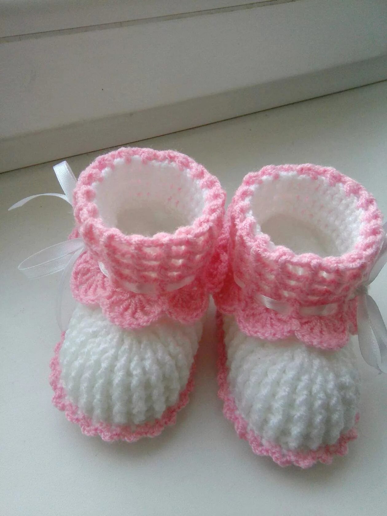 Вязание спицами пинетки. Вязаные детские пинетки. Пинетки. Baby knitting patterns пинетки. Пинетки.