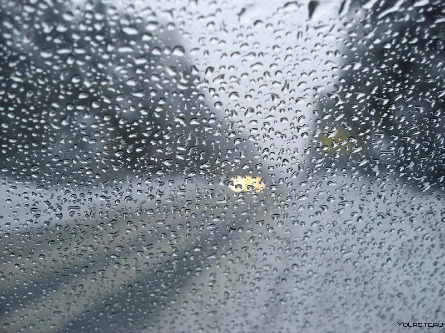 Капли на стекле. Капли на стекле автомобиля. Мокрое стекло автомобиля. Капли дождя на стекле авто.