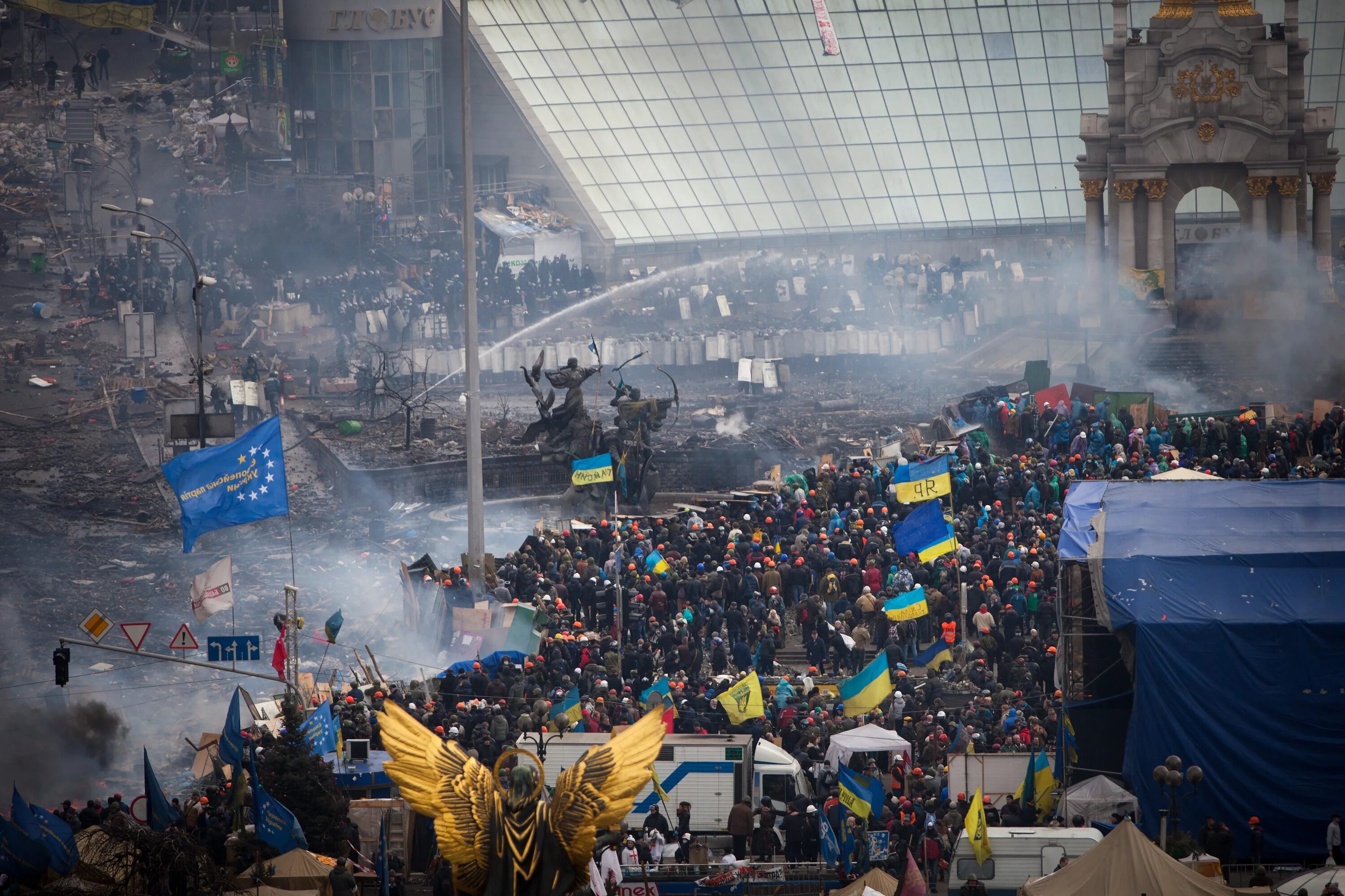 Майдан 2014 площадь независимости. Евромайдан на Украине в 2014. Киев площадь независимости Евромайдан. Майдан на украине в 2014 простыми словами