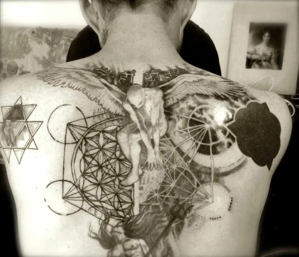 эзотерические татуировки. сакральная геометрия тату. татуировки сак янт. мандала шри янтра тату. сакральные тату.