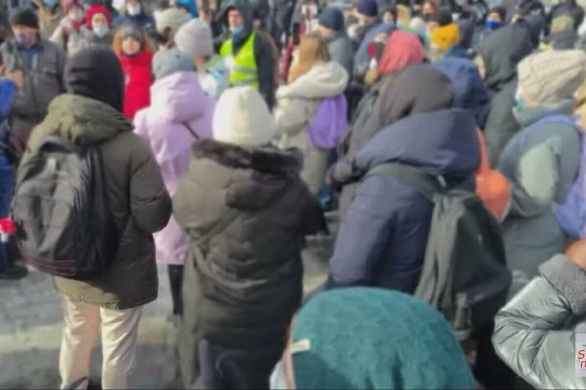 Теракт в новосибирске сегодня. Митинг 26 февраля 2022 Новосибирск. Несанкционированный митинг. Митинг в Новосибирске. Митинг в Новосибирске сейчас.