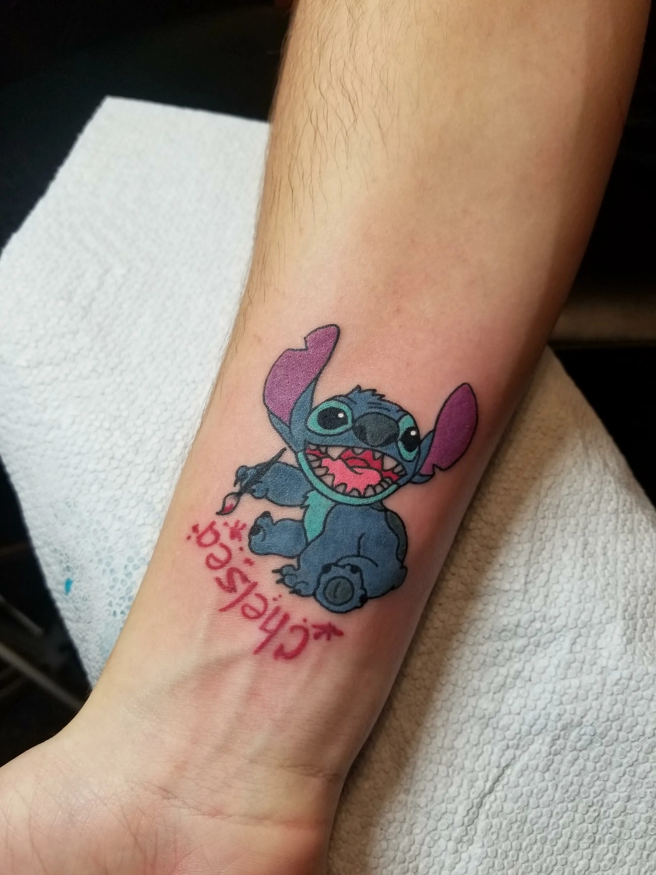 Парные тату стича. Парное тату лило и стич. Лило и стич тату. Тату стич тронула меня. Лило и стич тату.