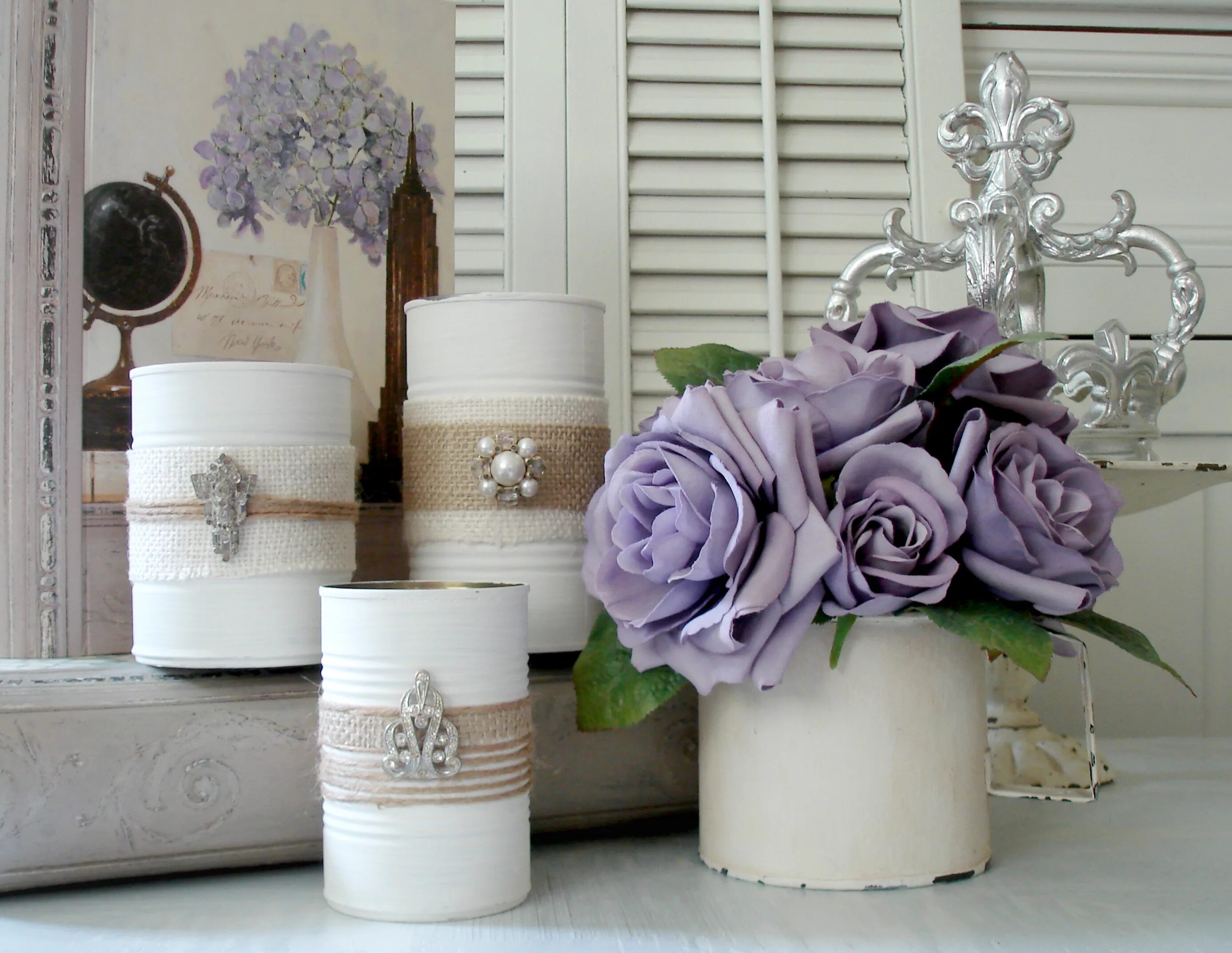 разноцветные баночки. жестяные банки из под детского питания. жестяные баночки от детского питания. баночки из под смеси. жестяные банки из под детского питания.