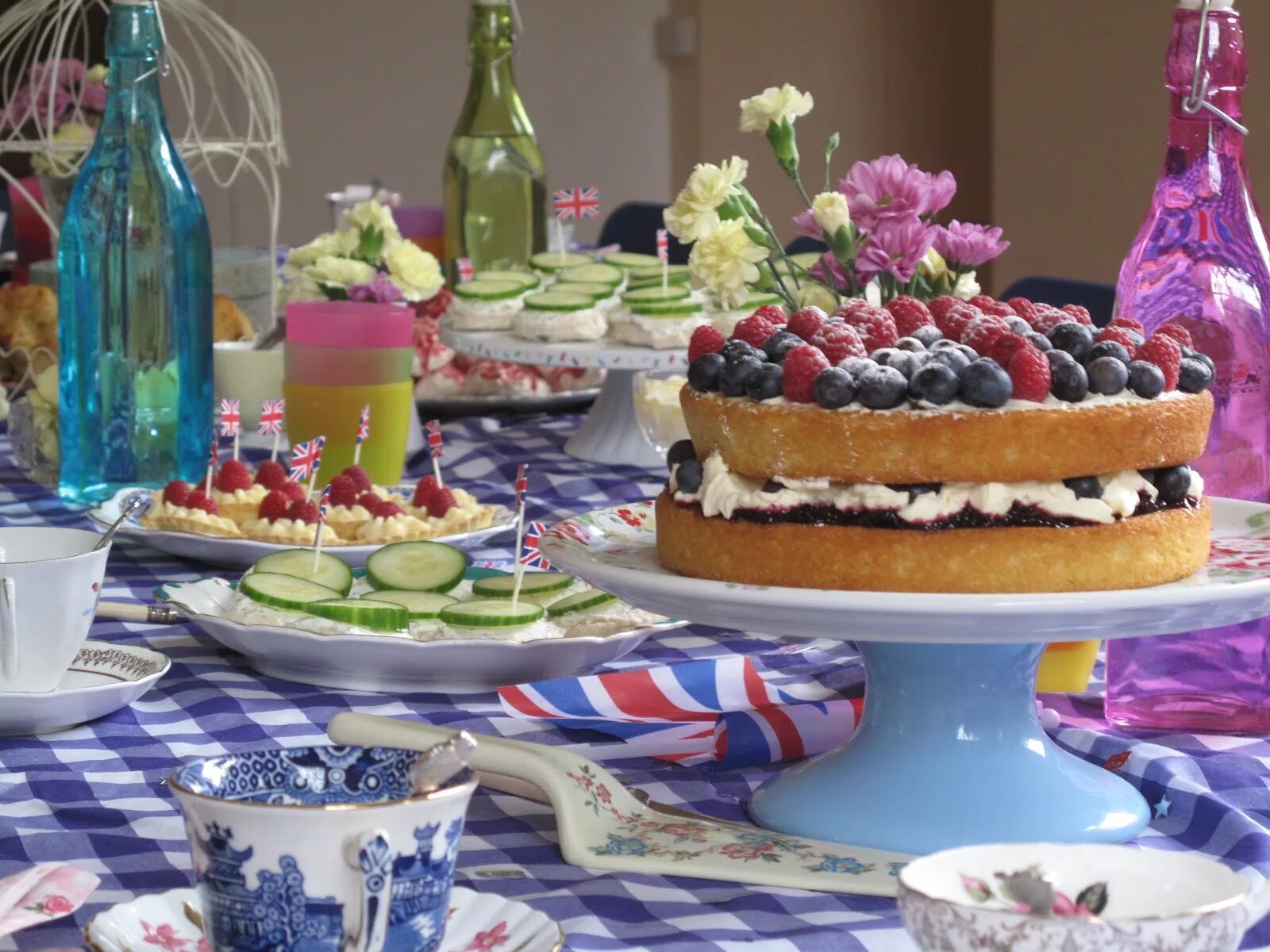 English afternoon. British Tea Party. Чай Tea Party. English afternoon Tea. Tea Party EYFS ideas.