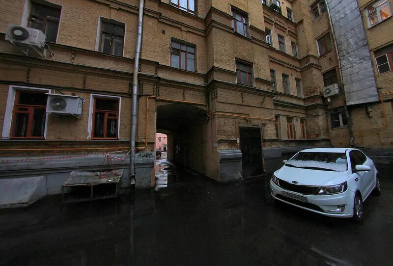 Дворах прошло всего его