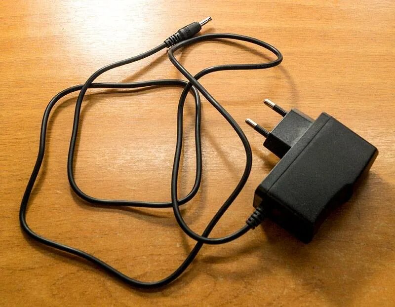 Можно зарядить ноутбук через usb. Зарядка ноутбука через USB. Зарядка для ноута без без блока питания. Зарядник нестандартный. Нестандартные зарядки для ноутбуков.