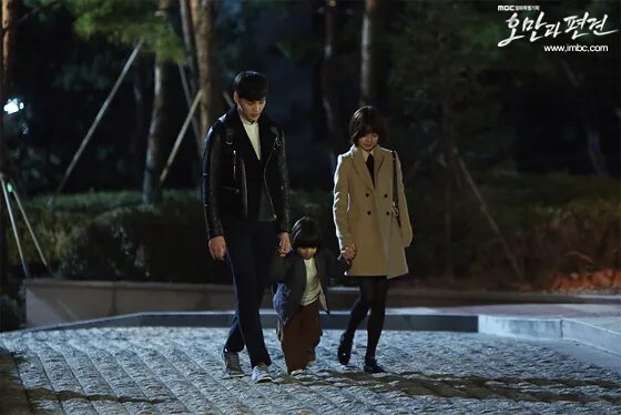 Призрак драма кореан. Чем закончится дорама. Чан ки ён поцелуй. Лт джунки отель дель луна. Наследники чха ын сан.