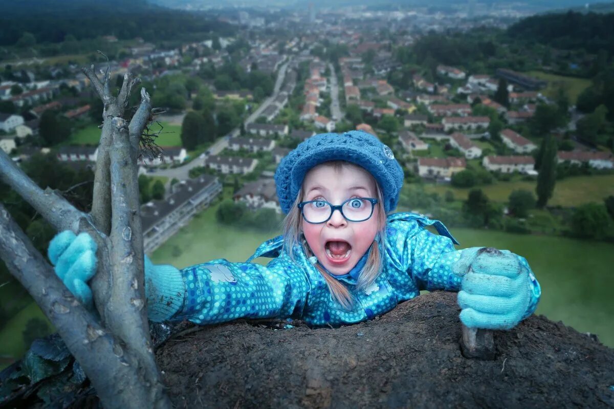 Необычные фото. Швейцарский фотограф Джон Вильгельм. Смешные девушки. Необычные фотографии. Странные фотосессии.