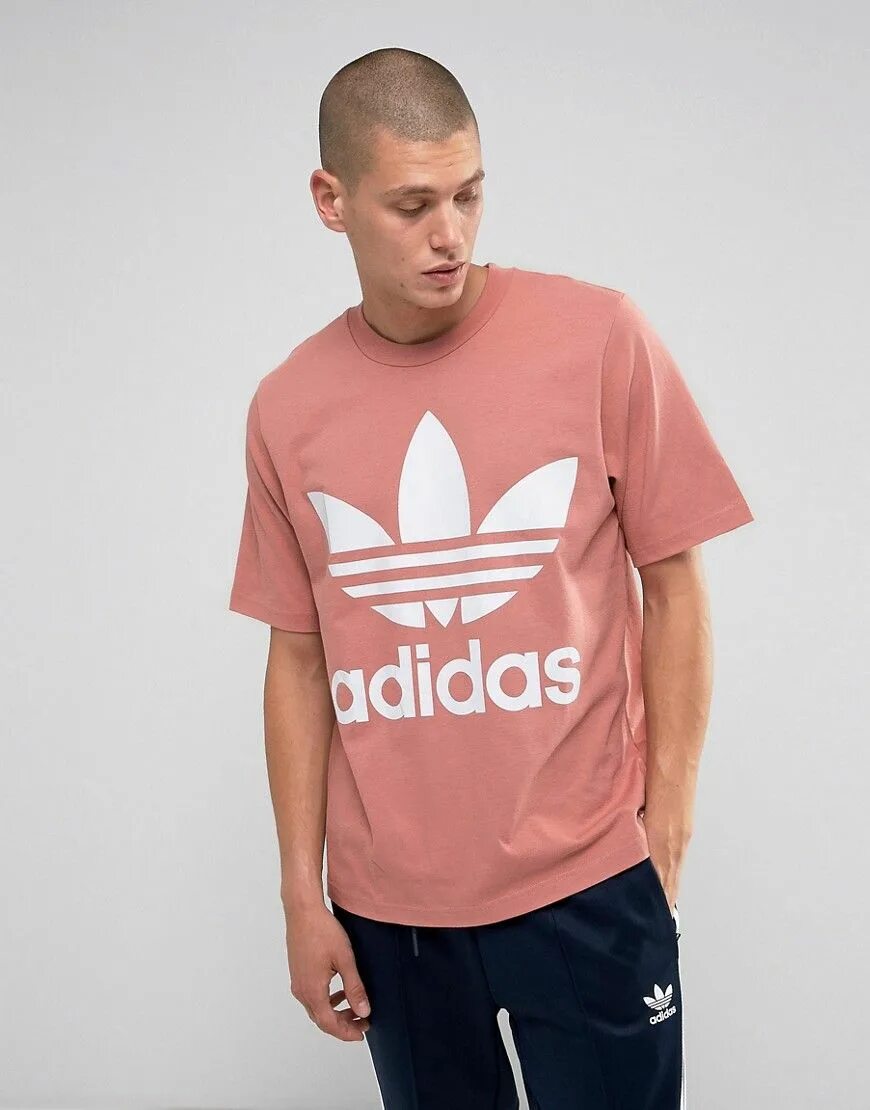 Adidas Originals t Shirt. Адидас Ориджиналс футболка. Футболка adidas bq5370. Розовая футболка адидас мужская. Футболка адидас оригинал купить