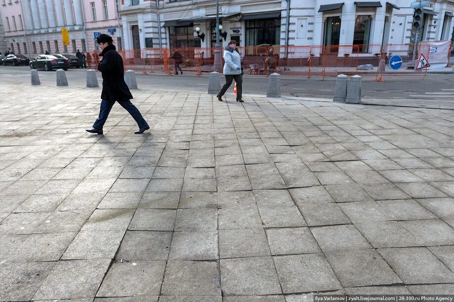 Мощение в центре Москвы. Тротуары в Москве. Плитка в Москве на улицах. Плитка в Москве на улицах Москвы.