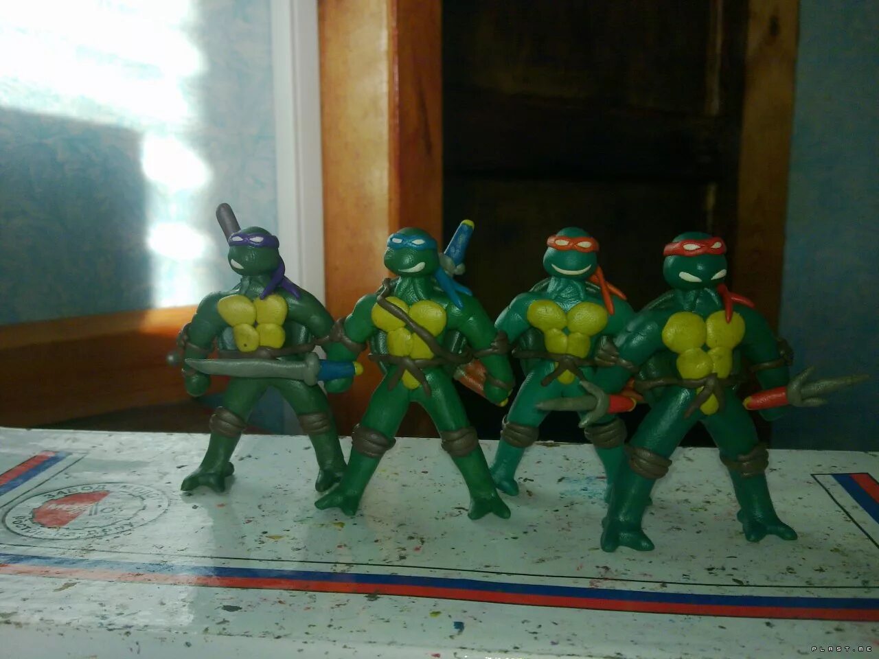 Торт черепашки-ниндзя фильм. Черепашки ниндзя фигурки на торт. Пластилиновые черепашки ниндзя. Черепашки ниндзя из пластилина. Фигурки из пластилина черепашки ниндзя.