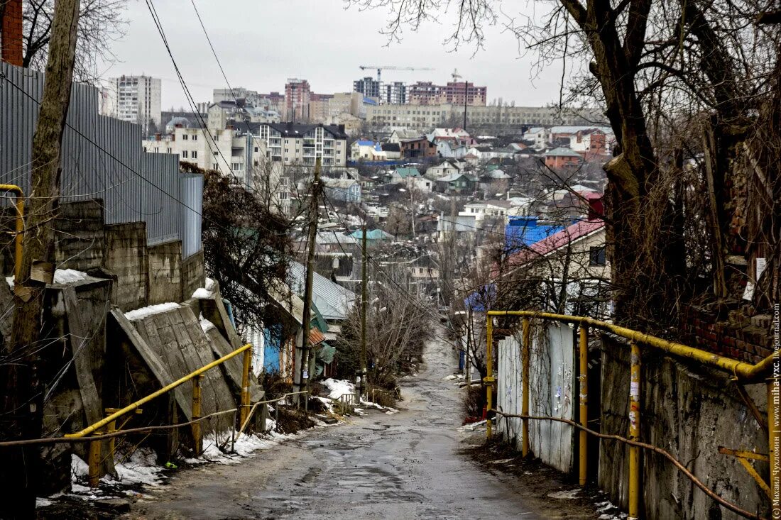 Некоторые провинциальные города в отличие от столицы. Разруха в России. Разруха в городах России. Бедные города России. Бедные районы России.