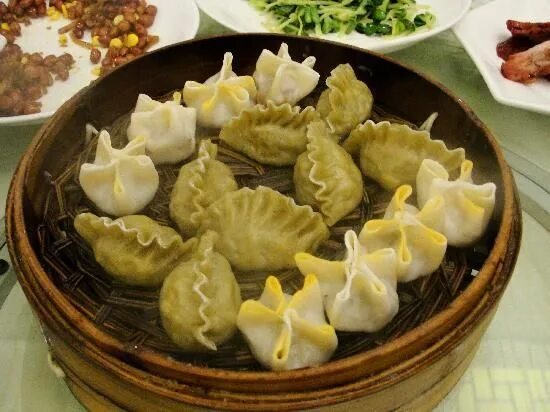 Цзяоцзы (гёдза). Китайские пельмени на новый год. Китайские пельмени. Китайские пельмени баоцзы. Китайские пельмени гедза.