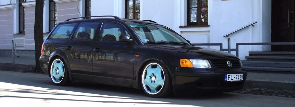 Пассат б5 универсал на дисках. Vw passat b5 универсал stance. passat b5 stance wagon. passat b5 универсал stance. пассат б5 универсал стоп сигнал.