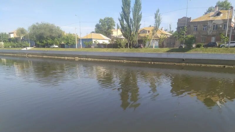 Астрахань дали воду. Половодье в Астрахани. Каналы Астрахани водные. Астраханская область. Реки и мосты Астрахани.